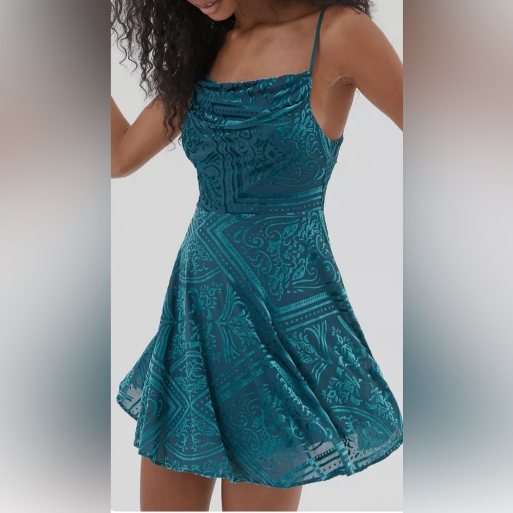 Urban‎ Outfitters Uo Lexi Velvet Cowl Neck Mini Dress, sz Medium